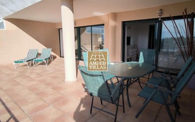 Amplio y luminoso apartamento con garaje cerrado a la venta en la Sierra de Altea.